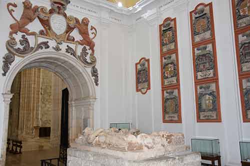 Detalle esculturas sepulcro de El Cid y doña Jimena