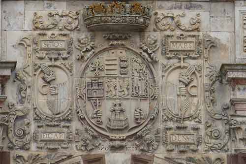 Detalle escudo portada monasterioa