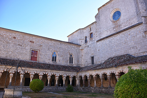 Pandas con arquerías Claustro de los Mártires