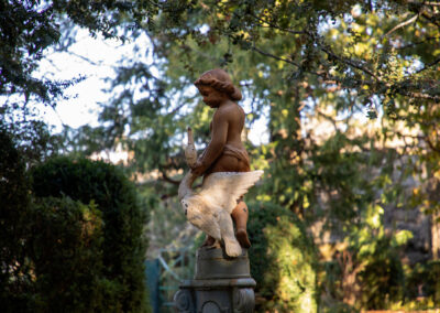 Fuente oval del jardín romántico