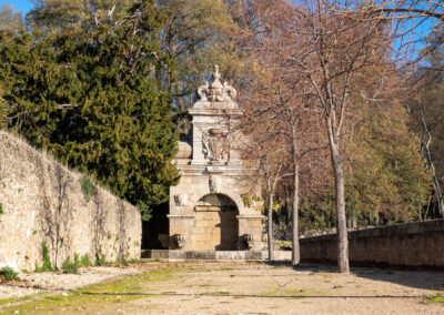 Paseo norte de la terraza del estanque con fuente de la Sábana al fondo