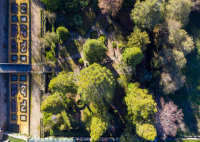 Vista aérea del jardín romántico y terraza de los bojes