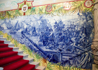 Detalle decoración con azulejos de la escalera principal