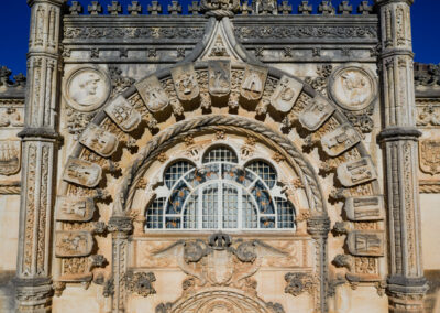 Detalle de la ornamentación del estilo neomanuelino en ventana