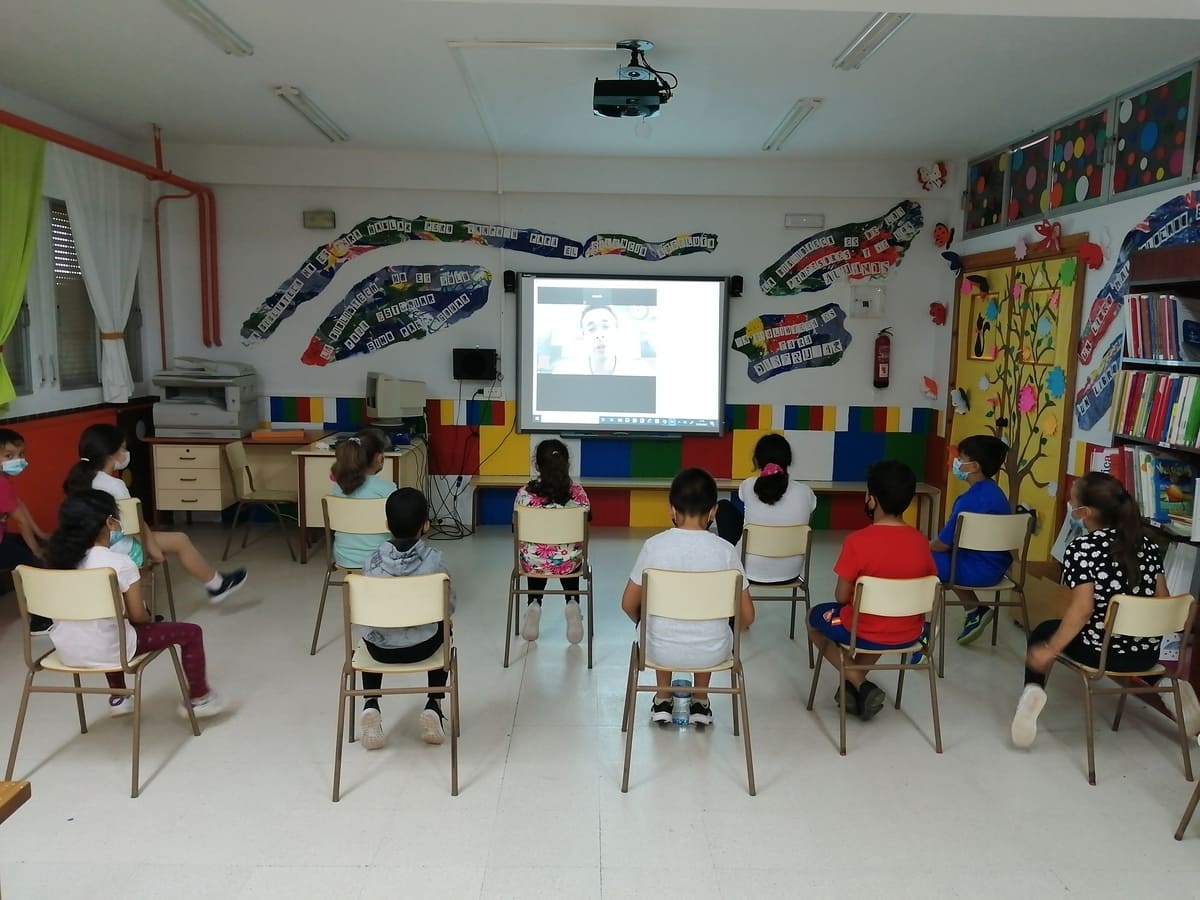 CONFERÊNCIAS E OFICINAS EN CENTROS EDUCATIVOS