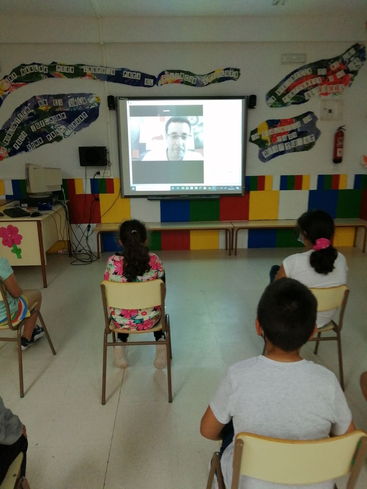 CONFERÊNCIAS E OFICINAS EN CENTROS EDUCATIVOS