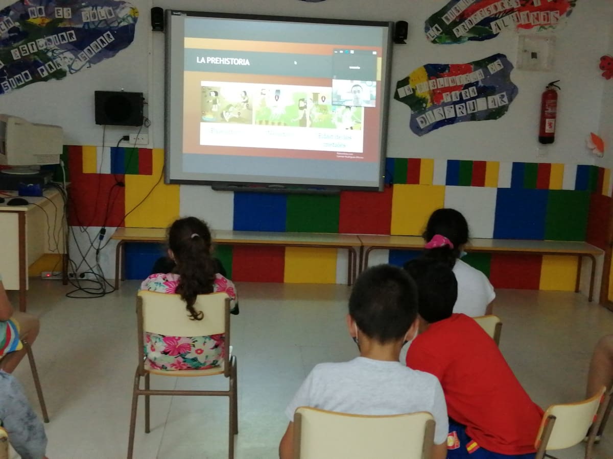 CONFERÊNCIAS E OFICINAS EN CENTROS EDUCATIVOS