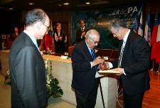 Premio a Ignacio Gárate. Ver imagen ampliada a través de Lightbox. Puede provocar un cambio de contexto.